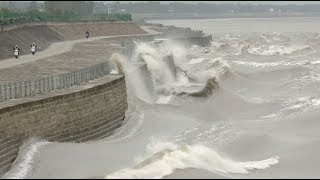 Gorgeous Tidal Bore in Chinas Qiantang River Adds to Midautumn Festivity [upl. by Gina]