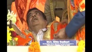 Union Minister Nitin Gadkari falls unconscious during national anthem in Maharashtra [upl. by La]